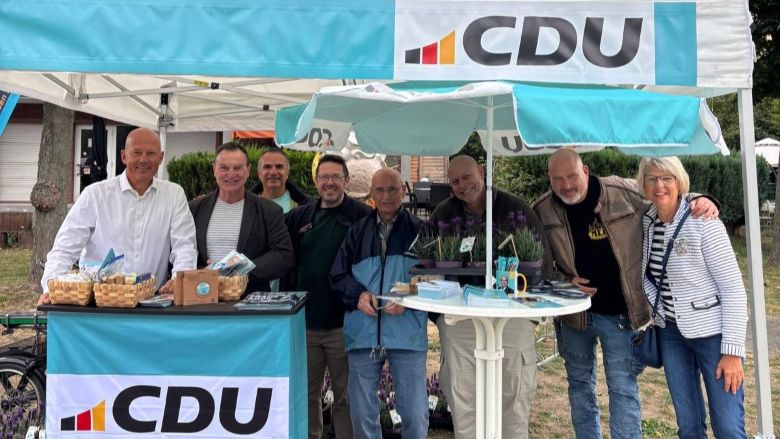2. Canvassingstand mit Gästen